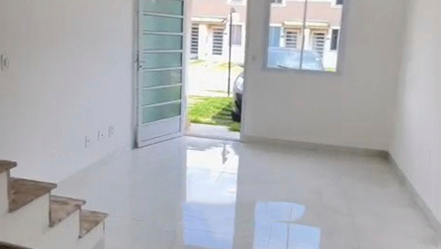 Casa Duplex em Condomínio Fechado à Venda em Guarulhos – R$ 330.000